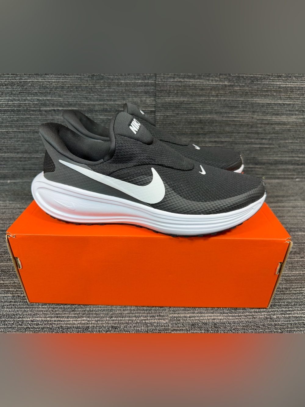 Nike Revolution 8 Easyon Black/White/Anthracite Slip-On Running Men 9 Women 10.5